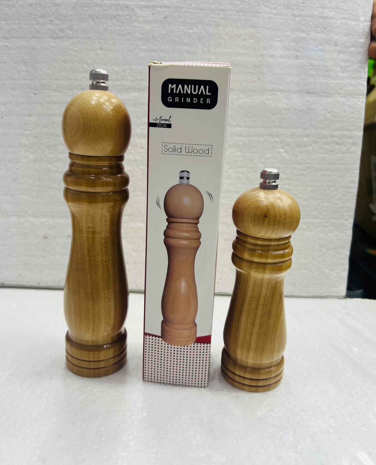 Wooden Black Pepper Grinder – Classic Manual Pepper Mill