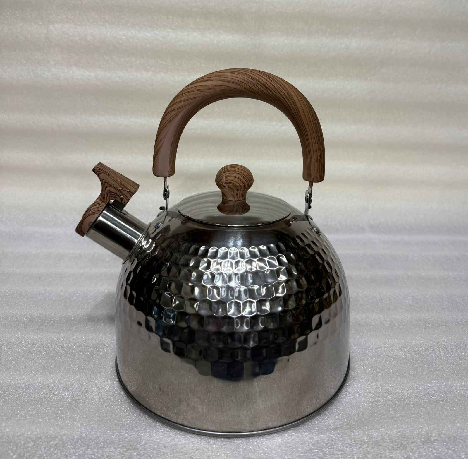 Stainless Steel Hammered Whistling Tea Kettle with Wood-Look Handle