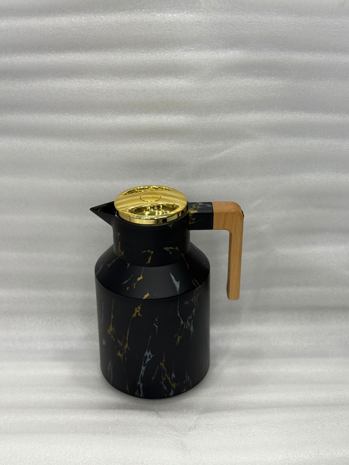 Luxury Insulated Vacuum Flask - Elegant Black & Gold Marble Design